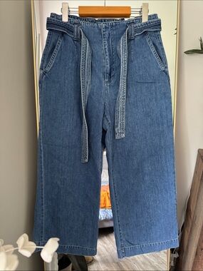 Dynamite Belted High-Waist Wide Leg Cropped Jeans